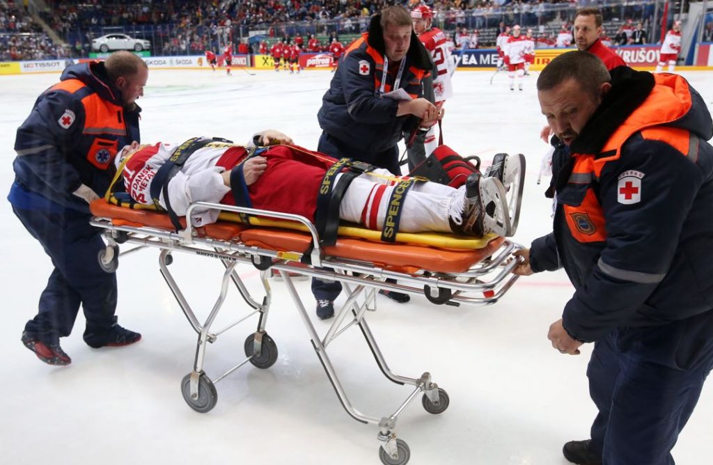 Chiropractor for hockey injuries in Chicago